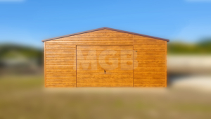 6x3m-es delux fém kerti tároló nyeregtetővel, csokoládébarna cserepeslemez tetővel, világos aranytölgy falakkal, billenőkapuval és ajtóval, ablakkal, ereszcsatornával, szegélyekkel, horganyzott vázszerkezettel, vízszintes lemezborítással