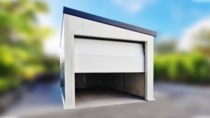3x5m-es delux szigetelt mobilgarázs antracitszürke nyeregtetővel, fehér falakkal, szekcionált kapuval és ajtóval, szegélyekkel, ereszcsatornával, horganyzott vázszerkezettel