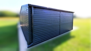 6x6m-es delux szigetelt mobilgarázs, antracitszürke nyeregtetővel, szekcionált kapuval, ajtóval, ablakkal, szegélyekkel, ereszcsatonával, horganyzott vázszerkezettel