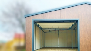 8x6m-es delux szigetelt mobilgarázs, sötét diófa falakkal, nyeregtetővel, antracitszürke szekcionált kapuval és ajtóval, szegélyekkel, ereszcsatonával, horganyzott vázszerkezettel